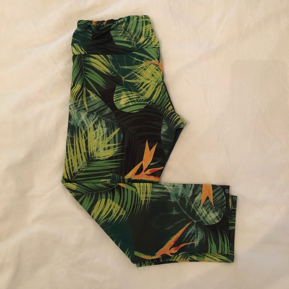🌿Onzie Bird of Paradise cropped leggings, Sm🌿 - Picture 2 of 4